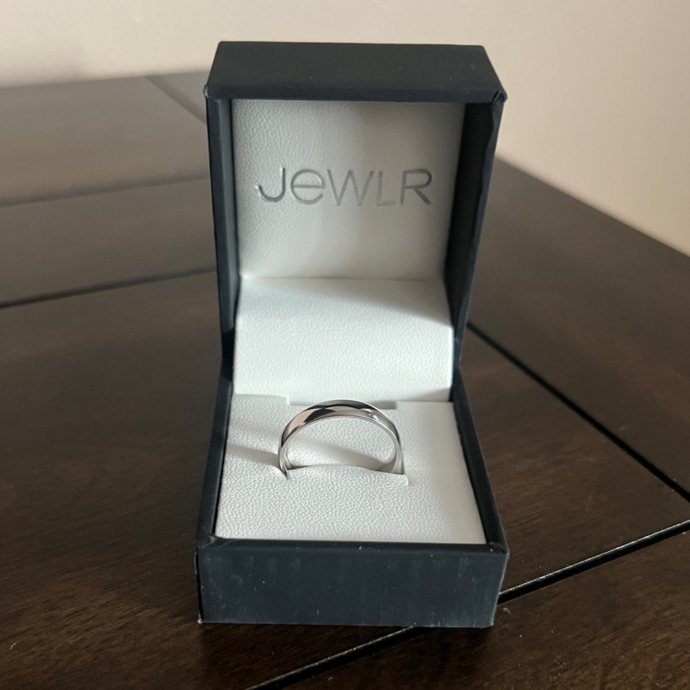 NWT - Men's Wedding Band Ring - 4mm Width, 925 Sterling Silver - Gift Ready